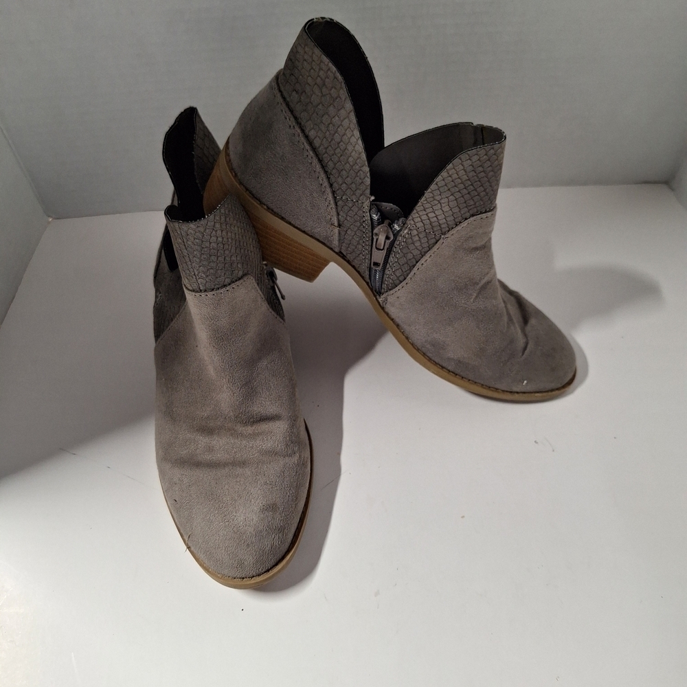 American Eagle Outfitters Gray Ankle Booties